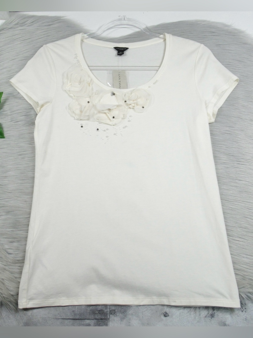 Ann Taylor White Short Sleeve Embellished Floral Tee - Medium